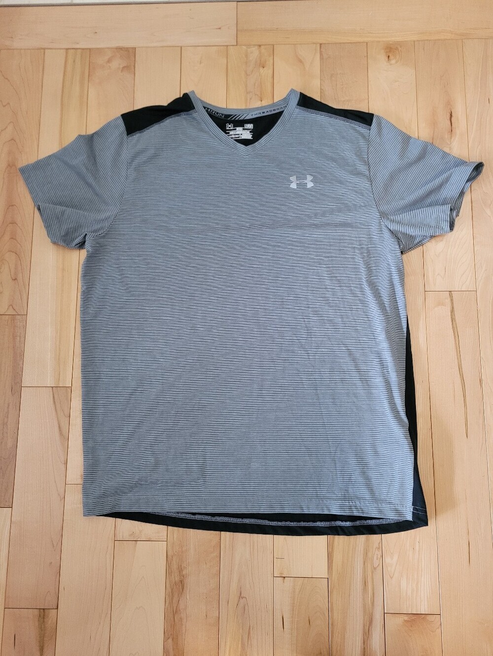 Under Armour men's size large short sleeve shirt